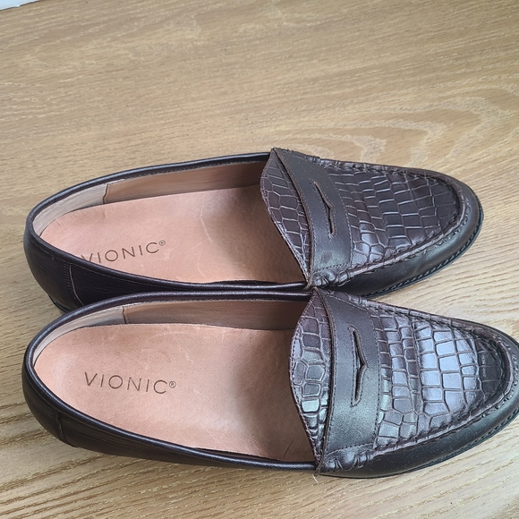 Vionic Men's Classic Slip-on Loafers, Size: 10 Color: Brown - Picture 13 of 15